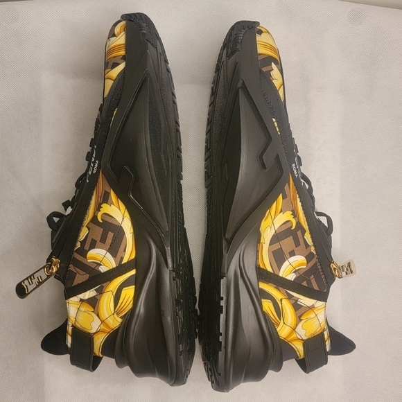 Fendance Fendi Flow sneaker 2022, suede Street Style. main image 5